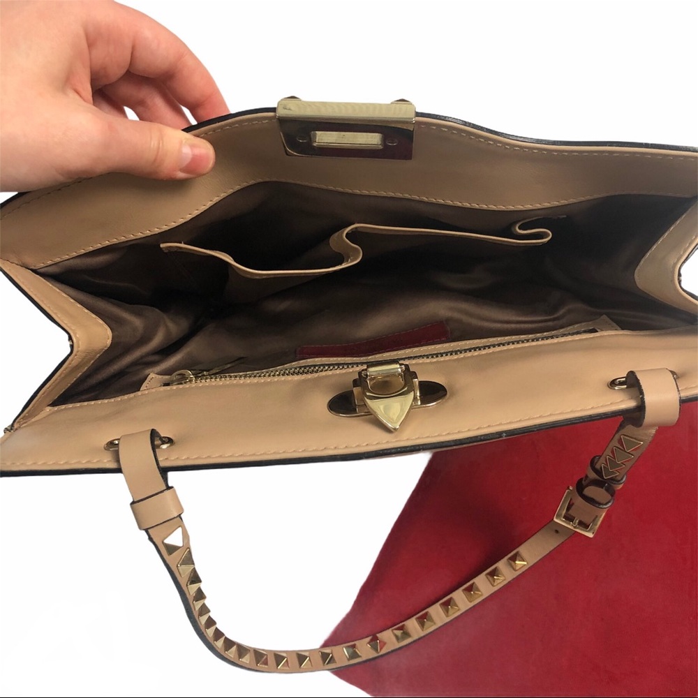 Valentino Garavani tan leather stud shoulder bag - Picture 3 of 7